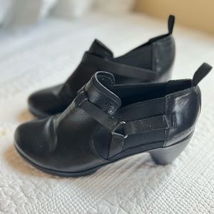 Merrell Black Leather Heeled Slide On Mules Shoes